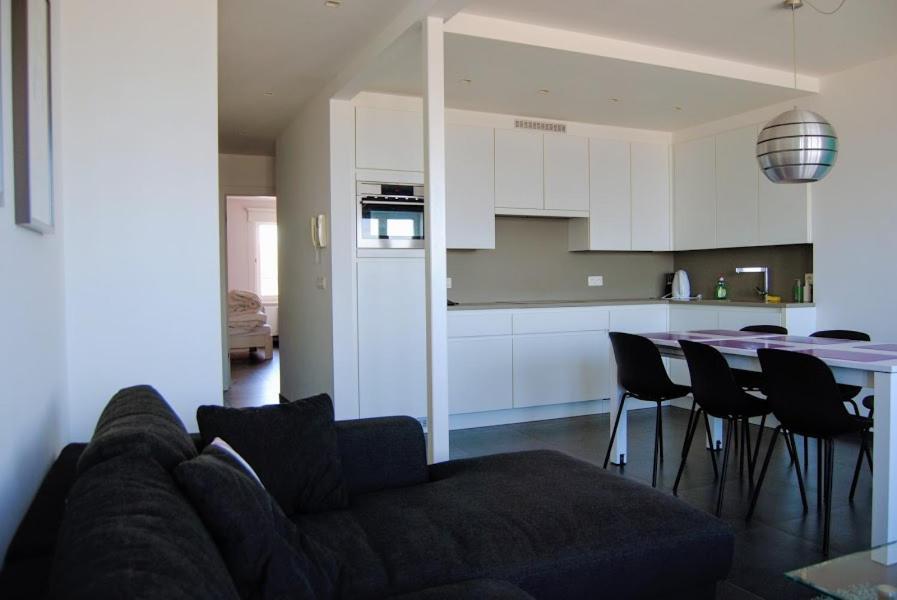Modern Appartement Op De Zeedijk Met 2 Slaapkamers Te Oostende 외부 사진